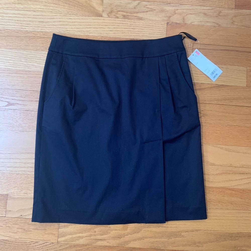 Uniqlo navy blue skirt with pockets